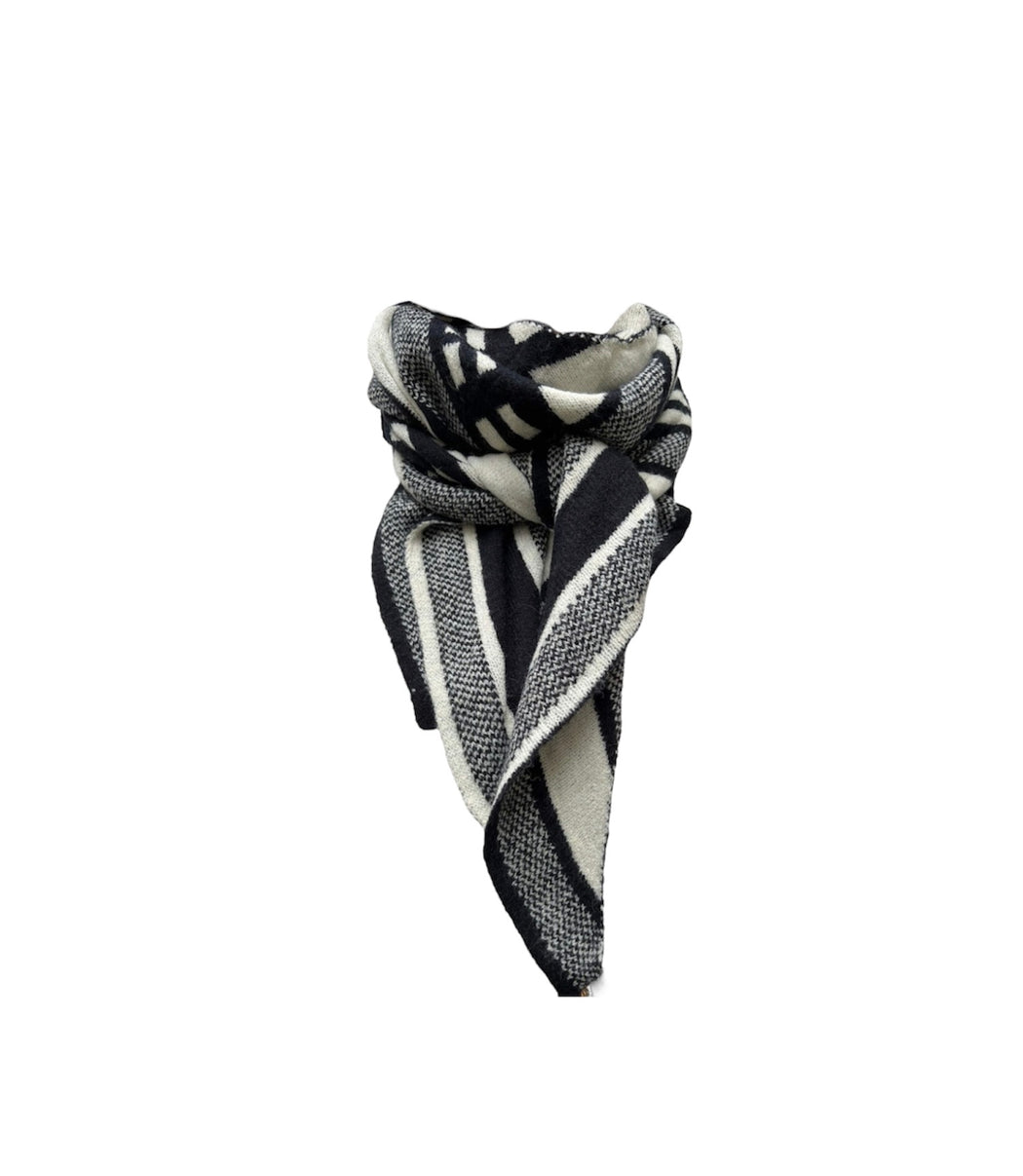 Tørklæde i strik, model Orail Lux Scarf fra Qnuz