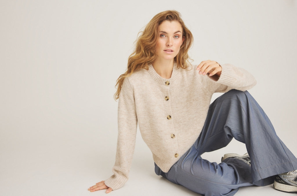 Cardigan model Elida fra Luxzuz