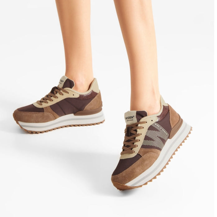 Sneakers model Ronja Plateau fra Woden